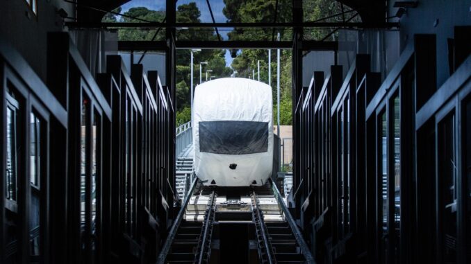 Imagen de archivo del funicular la Cuca de Llum. EFE/Enric Fontcuberta
