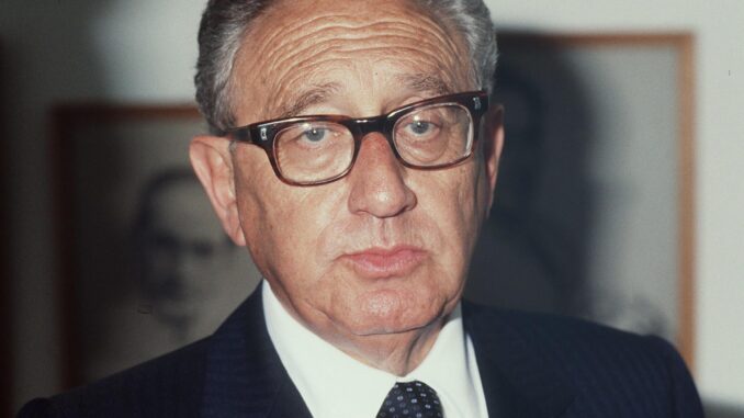 Fotografía de archivo del 5 de agosto de 1990 donde aparece el exsecretario de Estado estadounidense, Henry Kissinger, durante una visita a Madrid (España). EFE/Rafael Blanco
