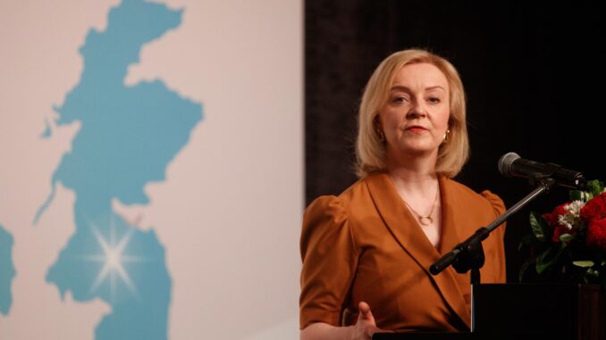 La ex primera ministra británica y actualmente diputada conservadora Liz Truss. EFE/EPA/RITCHIE B. TONGO
