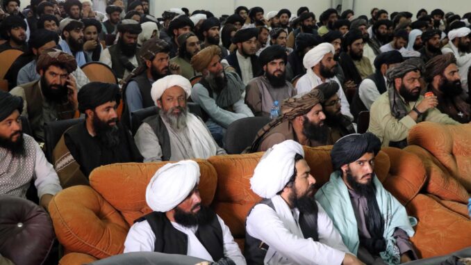 Imagen de archivo de una reunión de altos funcionarios talibanes en Kandahar. EFE/EPA/STR
