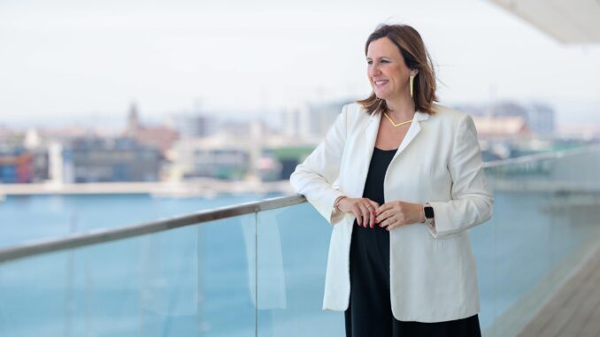 La candidata del PP a la alcaldía de València, María José Catalá, cuyo segundo hijo nacerá en junio, que comparte embarazo en campaña electoral con la vicepresidenta del Consell de la Generalitat, Aitana Mas, cabeza de lista de Compromís a Les Corts por Alicante, y reivindican durante la entrevista con EFE que estar embarazada no es una enfermedad, sino una circunstancia feliz e ilusionante que, aunque coincida con la campaña electoral, se puede compaginar. EFE/Biel Aliño
