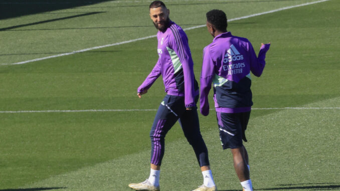 Los jugadores del Real Madrid Karim Benzemá y Vinícius Jr. en una foto de archivo.EFE/ Zipi
