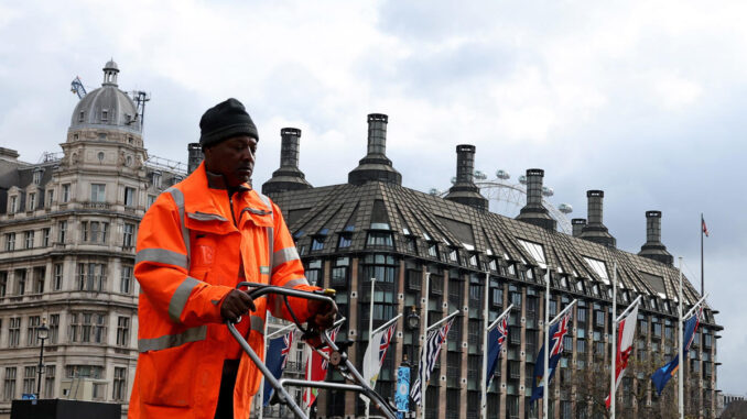 Preparativos finales en Londres, cerca de la Abadía de Westminster, antes de la Coronación del Rey Carlos III. EFE/Cathal McNaughton
