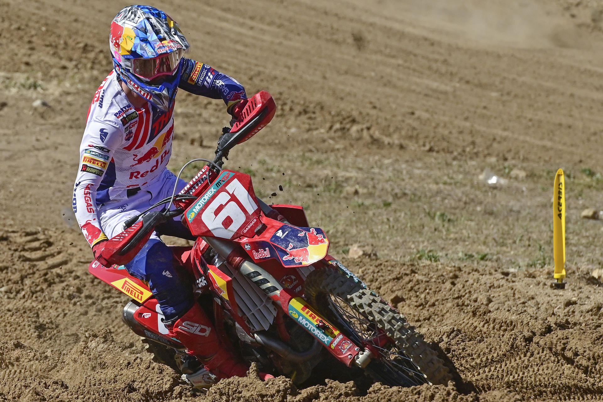 El piloto Jorge Prado compite durante el MXGP del Gran Premio de España de Motocross, en el circuito de Arroyomolinos (Madrid). EFE/ Víctor Lerena
