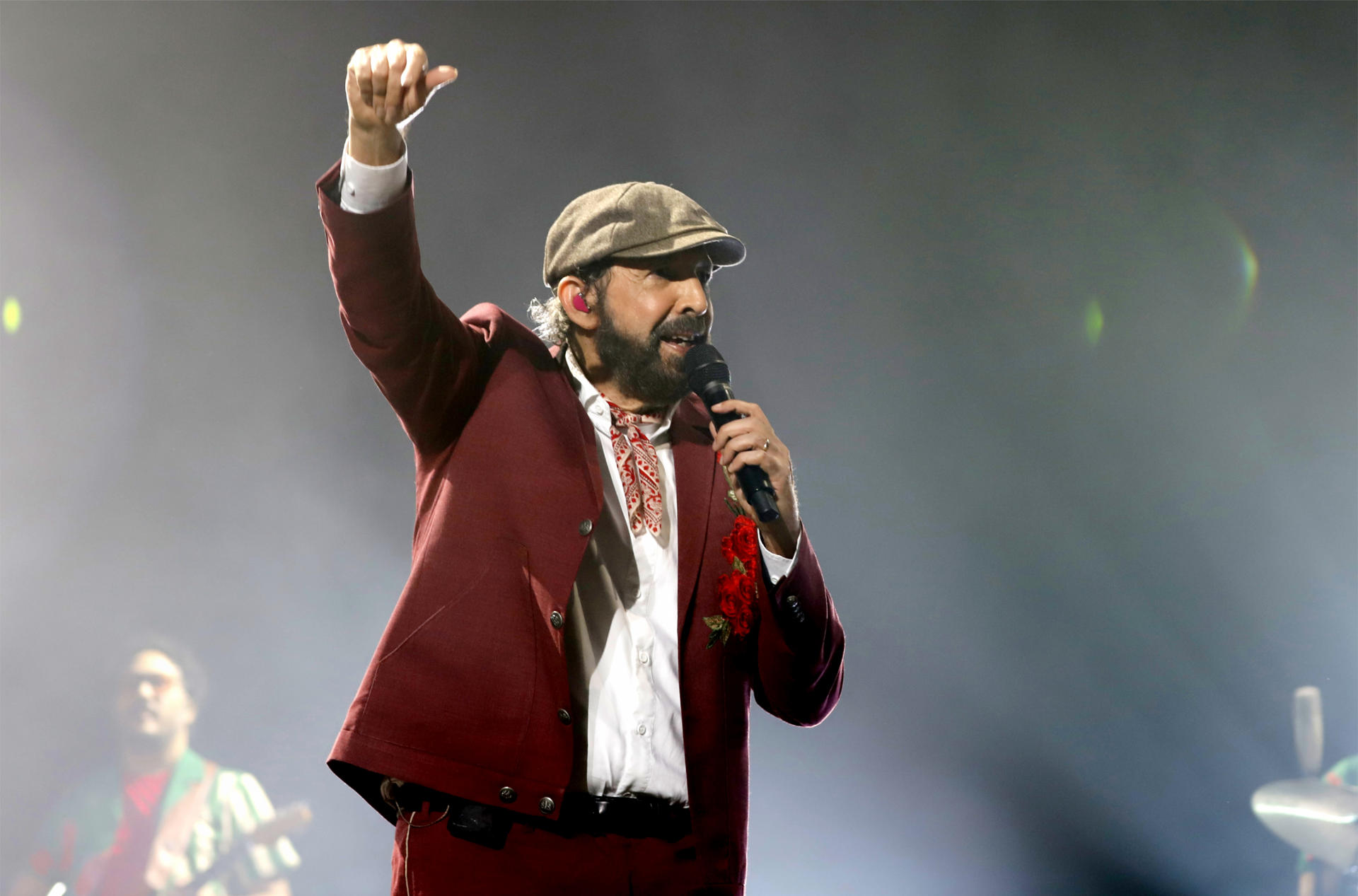 El cantante dominicano Juan Luis Guerra en concierto en el Coliseo José Miguel Agrelot, en San Juan, Puerto Rico. EFE/ Thais Llorca
