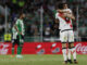 Santiago Comesaña (d), del Rayo Vallecano, celebra con Óscar el 2-1 durante el encuentro correspondiente a la jornada 34 de primera división disputado hoy lunes en el estadio Benito Villamarín de Sevilla. EFE/Julio Muñoz. EFE/ JULIO MUNOZ