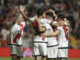 Los jugadores del Rayo celebran el gol de Sergio Pérez Camello, durante el partido de la jornada 33 de LaLiga que Rayo Vallecano y Real Valladolid disputaron en el estadio de Vallecas, en Madrid. EFE/ Kiko Huesca