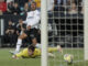 El centrocampista brasileño del Valencia Samuel Lino (arriba) dispara a puerta ante el centrocampista del Villarreal Ramón Terrats (suelo) durante el partido correspondiente a la jornada 33 de LaLiga Santander que disputaron Valencia y Villareal este miércoles en el estadio de Mestalla, Valencia.- EFE/ Manuel Bruque