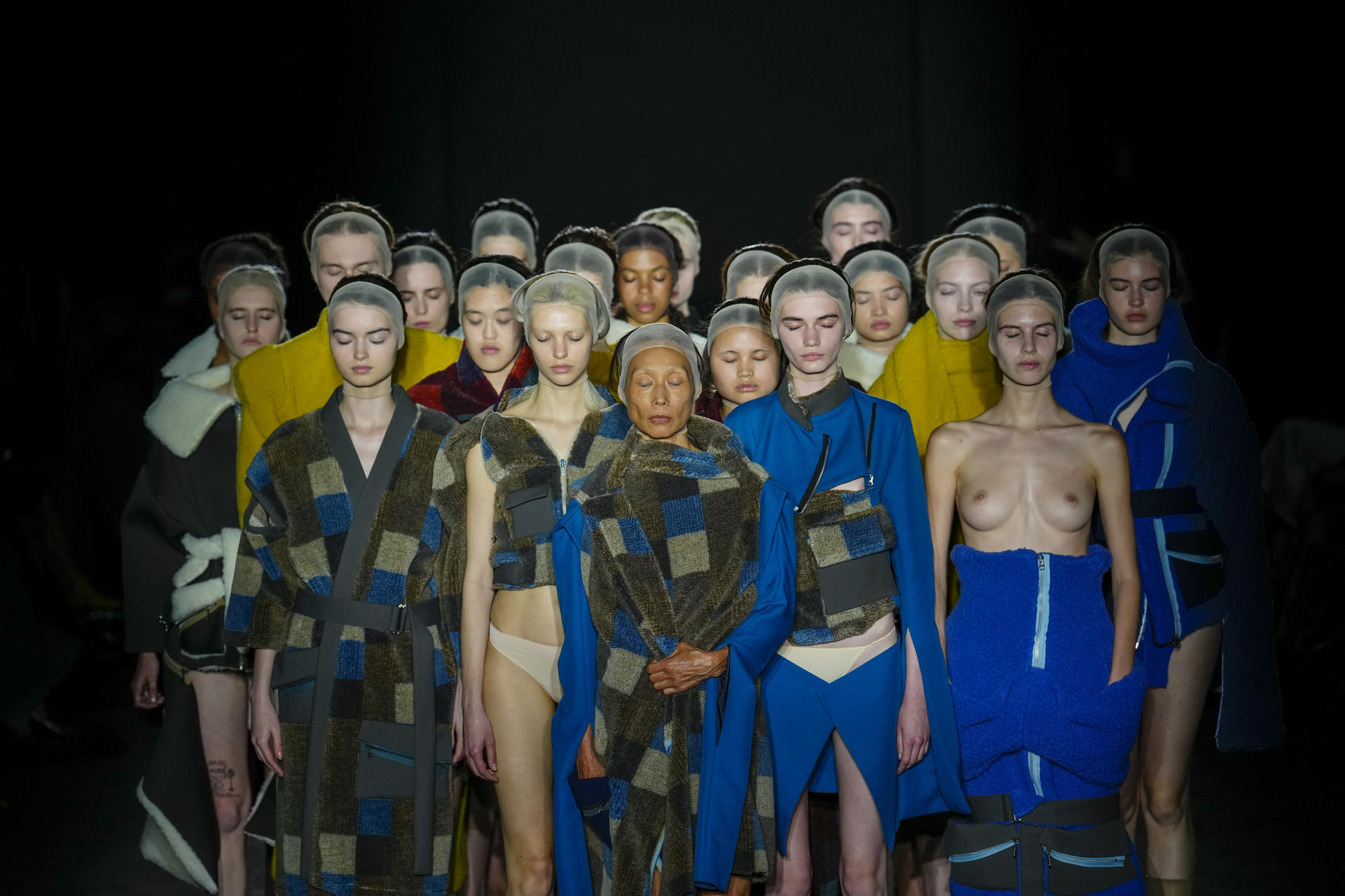 Un momento del desfile de la firma Txell Miras durante la segunda jornada de la pasarela 080 Barcelona Fashion, la semana de moda de la capital catalana, que este año esta dedicada a la diversidad de cuerpos, tallas y géneros EFE/Enric Fontcuberta
