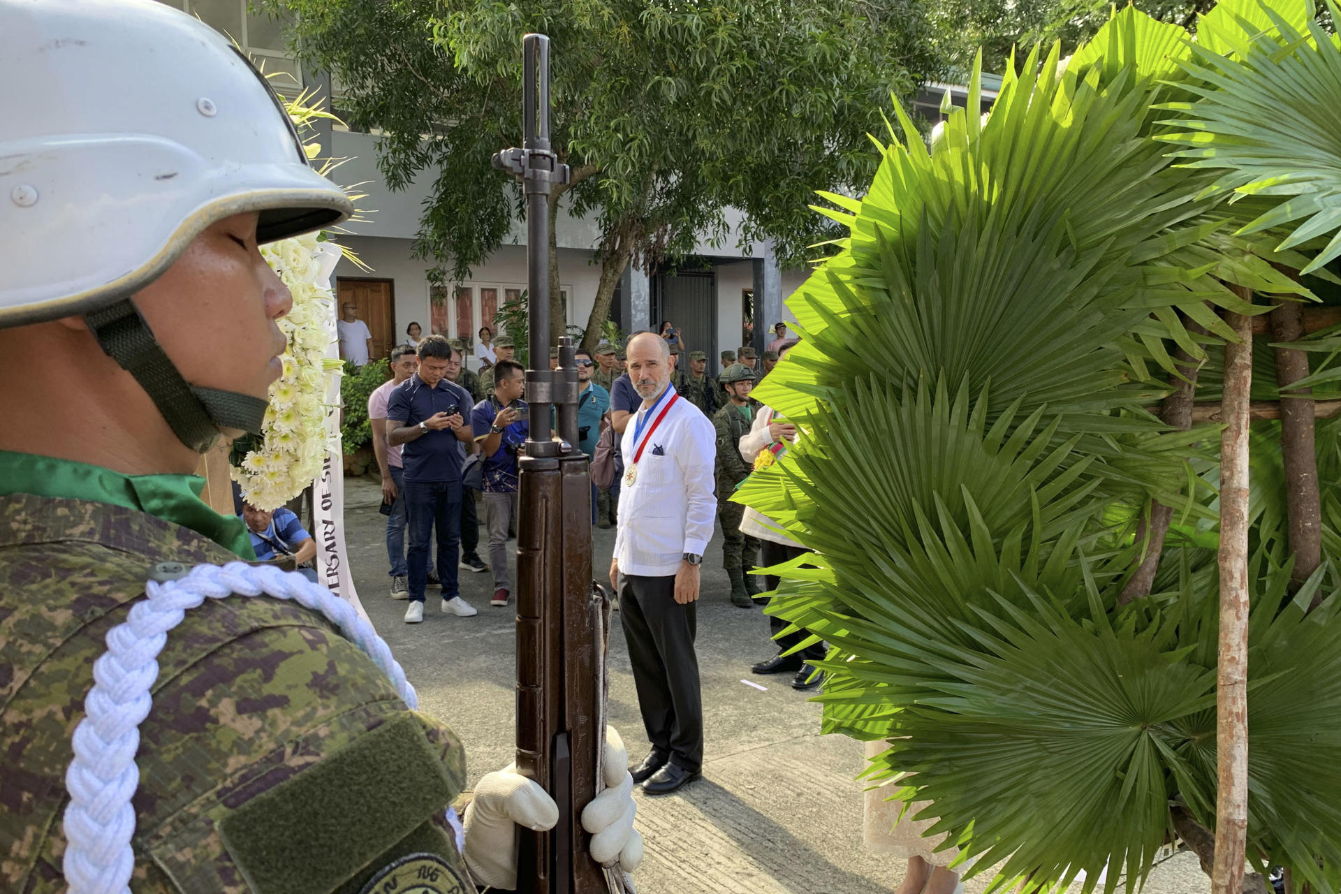 El Embajador de España en Filipinas, Miguel Utray, durante el acto en homenaje a los sitiados de Baler, en el que las autoridades de Filipinas y de España homenajearon a "los últimos de Filipinas". EFE/Federico Segarra
