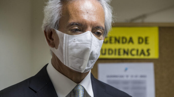 Fotografía de archivo del periodista José Rubén Zamora, mientras asiste a un juzgado en Ciudad de Guatemala (Guatemala). EFE/Esteban Biba
