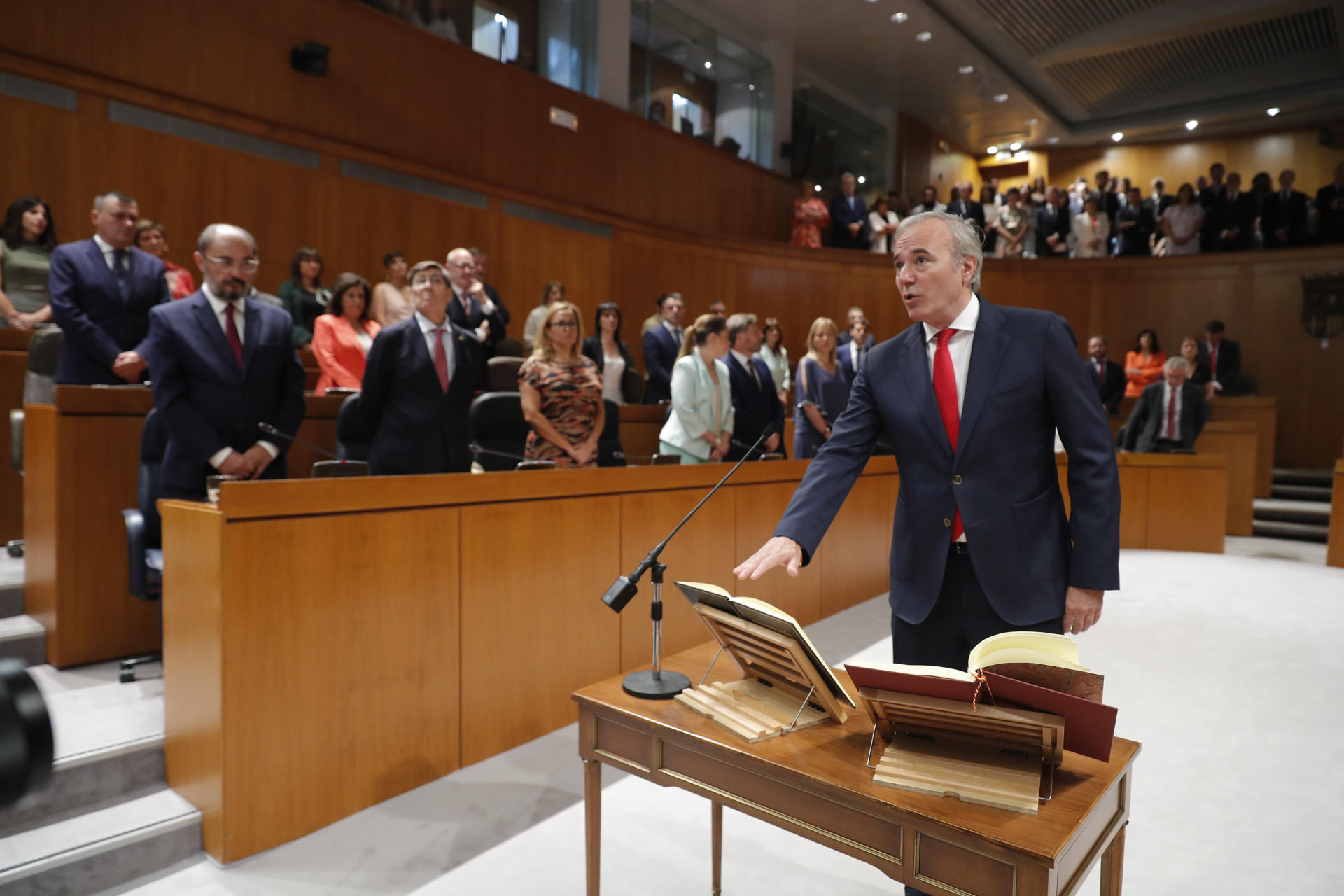 El presidente del PP, Jorge Azcón durante el pleno de constitución de las Cortes de Aragón el pasado viernes. EFE/Javier Cebollada
