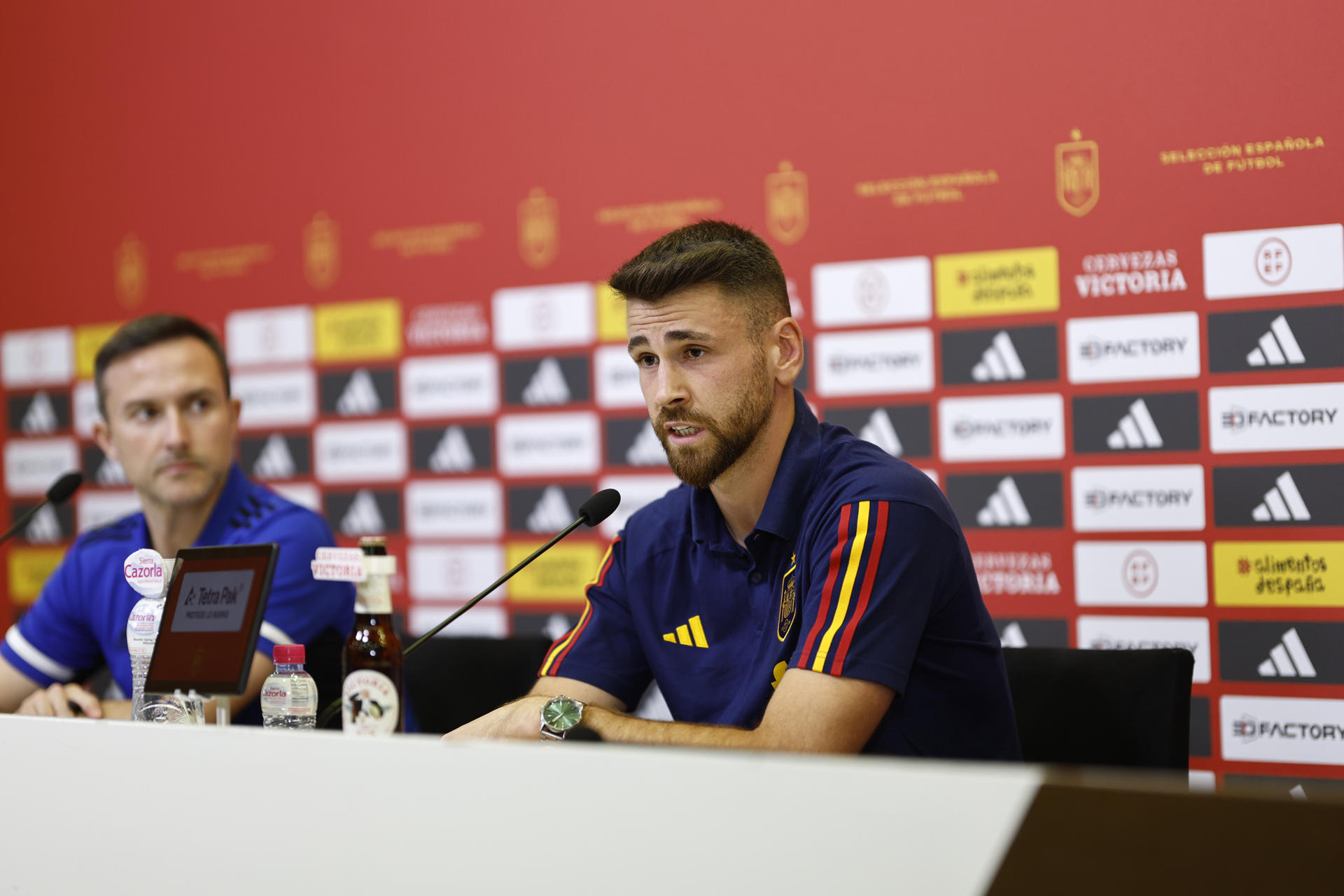 El portero de la selección española de fútbol, Unai Simón durante la rueda de prensa ofrecida en la Ciudad Deportiva de Las Rozas, en Madrid. EFE/ Rodrigo Jimenez
