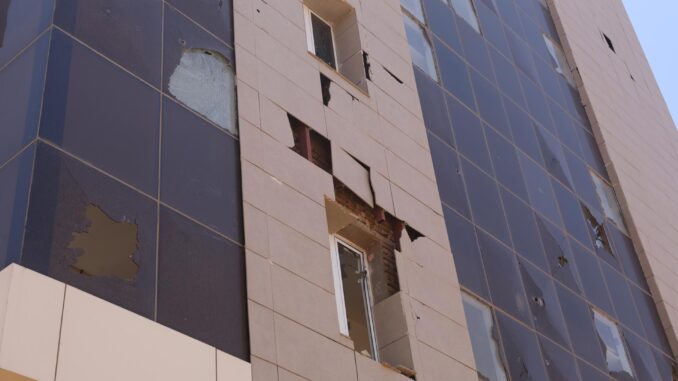 Imagen de archivo de un edificio dañado por los combates den Jartum. EFE/EPA/STRINGER
