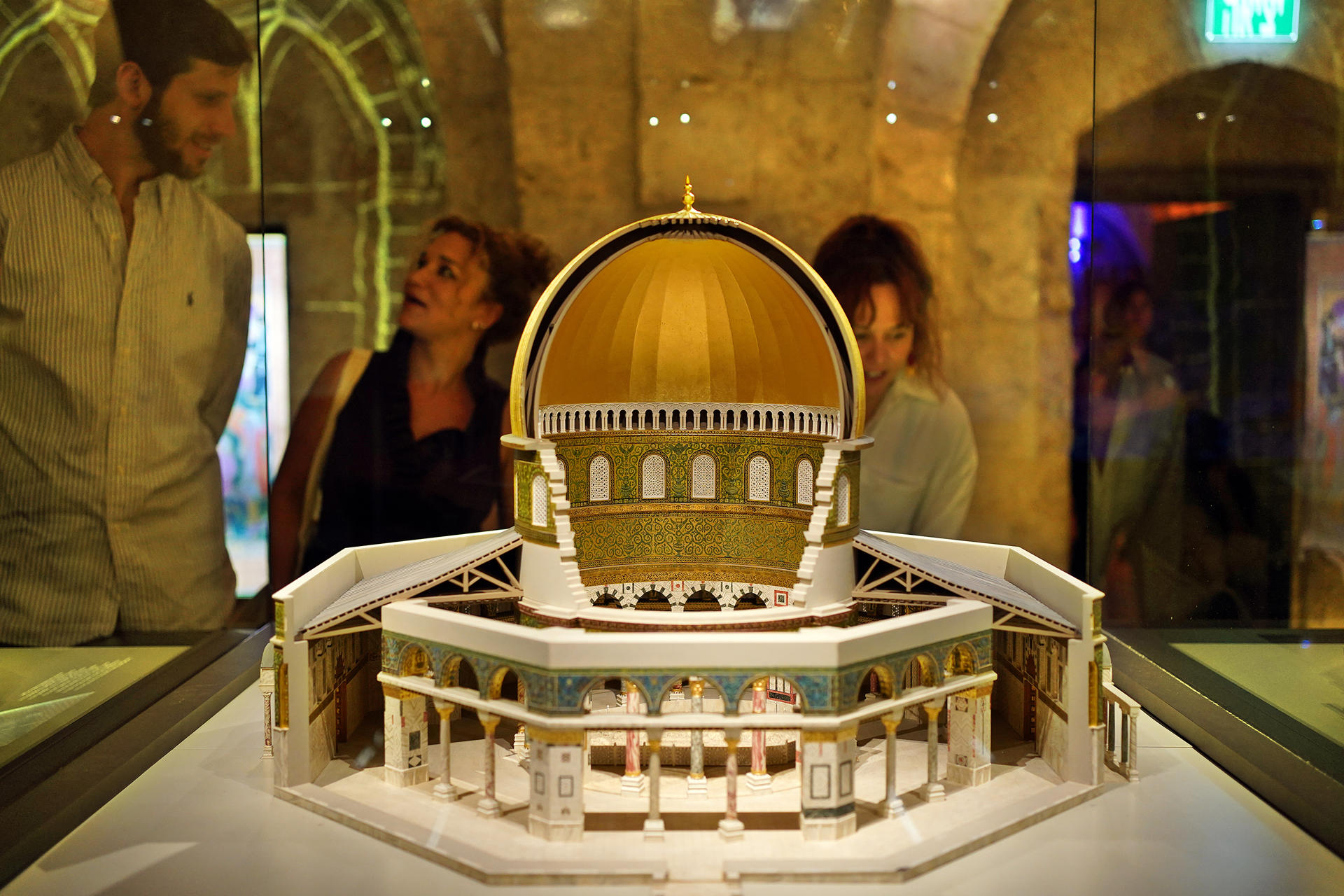 El Museo Torre de David, en la Ciudad Vieja de Jerusalén, reabre hoy sus puertas al público después de diez años de planificación y tres de construcción para convertir la antigua ciudadela en el principal museo de la urbe, un recorrido interactivo por 4.000 años de historia de una ciudad que fue durante siglos el centro del mundo para judíos, cristianos y musulmanes, en permanente coexistencia y conflicto. EFE/ Sara Gómez Armas
