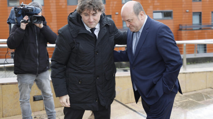 El secretario general del PSOE en el País Vasco, Eneko Andueza junto al presidente del PNV, Andoni Ortuzar en una imagen de archivo. EFE/ Luis Tejido
