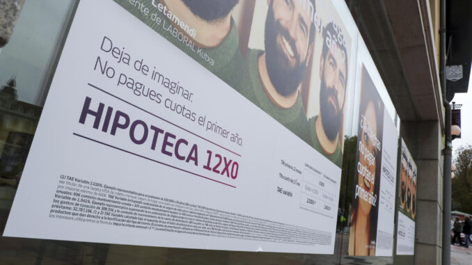 Vista de una entidad bancaria en el centro de Oviedo. EFE/J.L. Cereijido
