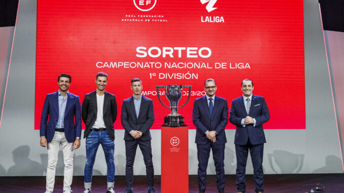 Iván Helguera, Paolo Futre, Miguel Torres, Pedja Mijatovic y César Soto Grad durante el sorteo del campeonato nacional de primera división en Madrid. EFE/ Pablo García/rfef
