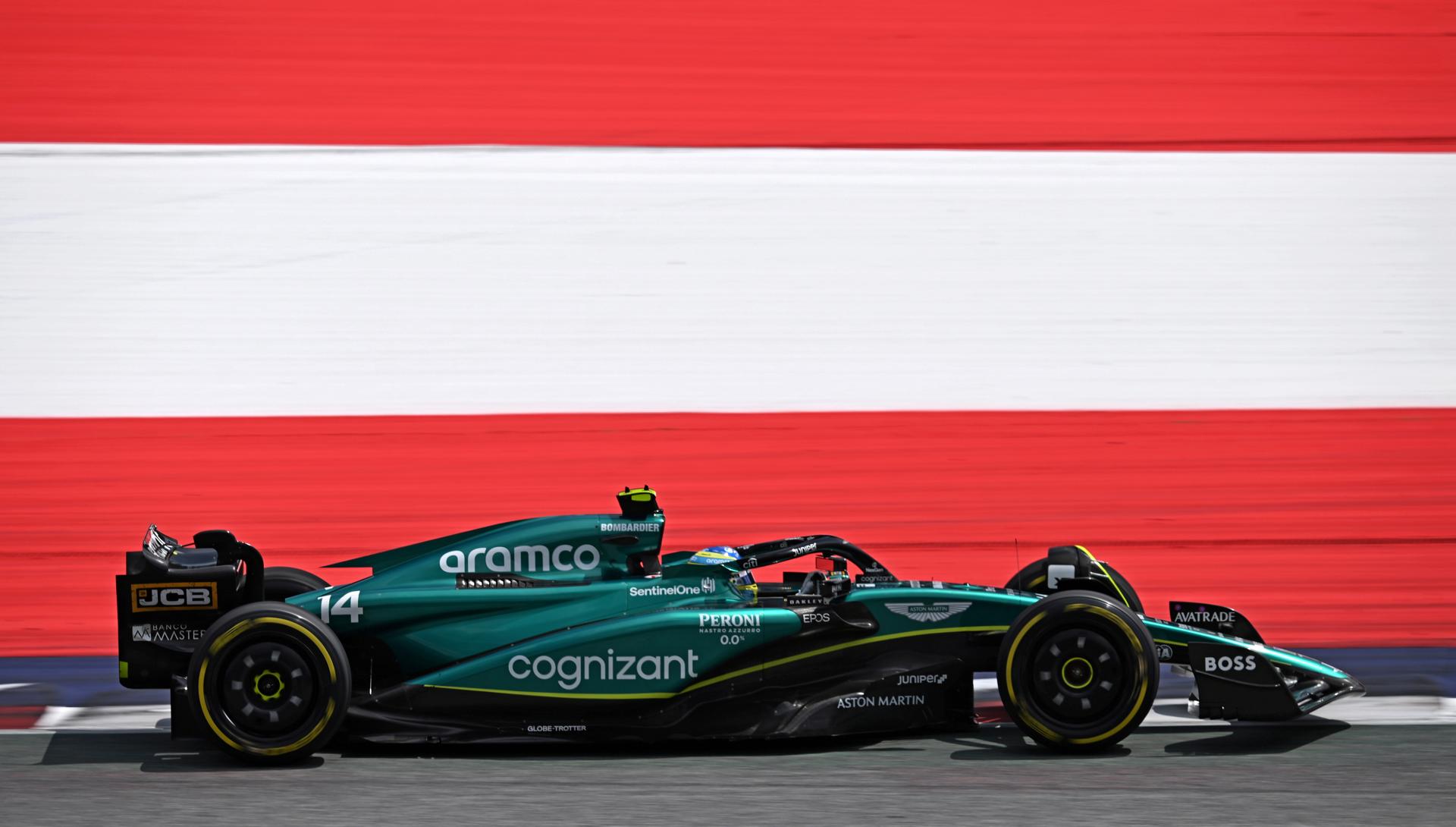 El piloto español de Fórmula 1 Fernando Alonso de Aston Martin durante la sesión de entrenamientos del Gran Premio de Austria de 2023, en el circuito Red Bull Ring de Spielberg, Austria. EFE/EPA/CRISTIANO BRUNA
