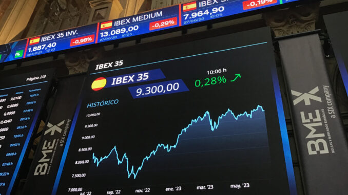 Vista del interior de la Bolsa de Madrid en la sesión de este martes, a cuyo cierre ha subido un 1,28%. EFE/Vega Alonso del Val
