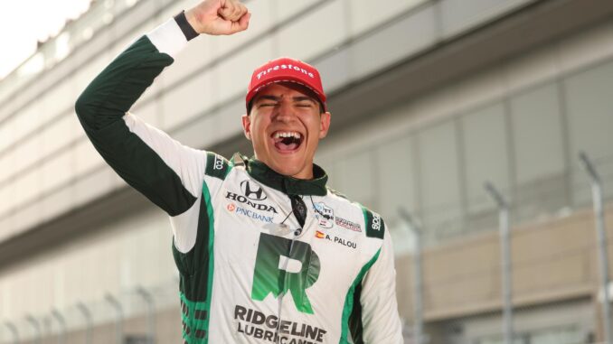 El piloto español Álex Palou celebra su victoria en el Chevrolet Detoit Grand Prix celebrado el domingo en Detroit, Michigan. El español Alex Palou (Chip-Ganassi) alcanzó este domingo en Detroit su segundo triunfo en la temporada, se acomodó en el liderato de la Indycar y aumentó la distancia con Marcus Ericsson hasta 51 puntos. EFE/Chris Owens/IndyCar
