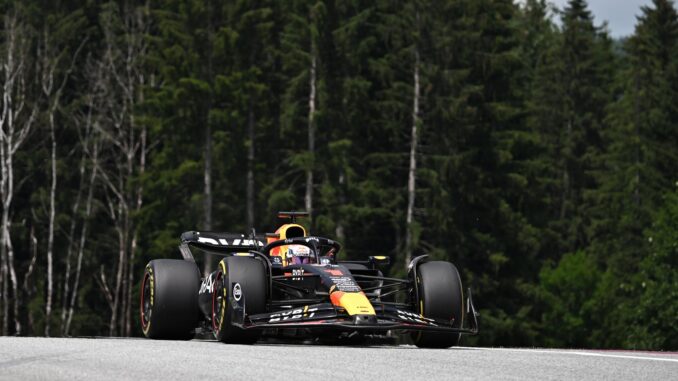 El piloto holandés de Fórmula 1 Max Verstappen de Red Bull Racing durante la sesión de entrenamientos del Gran Premio de Austria de 2023, en el circuito Red Bull Ring de Spielberg, Austria. EFE/EPA/CRISTIANO BRUNA
