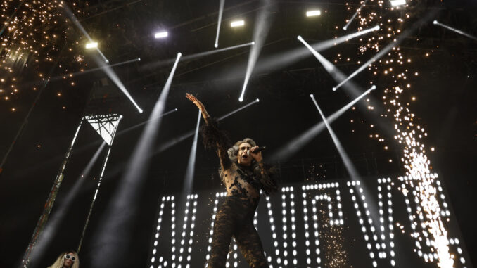 Imagen de archivo del cantante Mario Vaquerizo durante un concierto del grupo Nancys Rubias. EFE/ Juanjo Martin