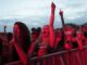 Imagen de archivo de varias jóvenes en un festival de música. EFE/Domenech Castelló