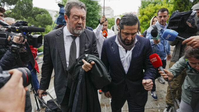 El bailarín Rafael Amargo a su llegada a la Audiencia Provincial de Madrid donde será juzgado a partir de este miércoles junto al que al que fue su productor y a un socio por integrar un grupo que traficaba con droga, fundamentalmente metanfetamina, que vendían desde el piso del artista, unos supuestos hechos por los que la Fiscalía pide para él nueve años de cárcel. EFE/Borja Sánchez-Trillo
