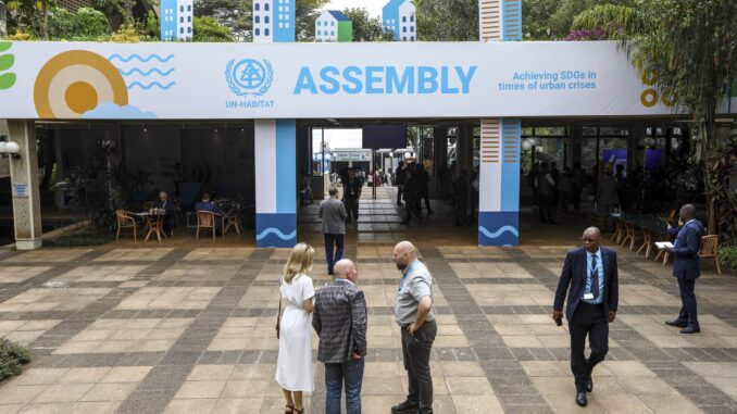 Delegados participantes en la segunda Asamblea de ONU-Hábitat, el Programa de las Naciones Unidas para los Asentamientos Humanos, que se celebra en Nairobi. EFE/EPA/Daniel Irungu
