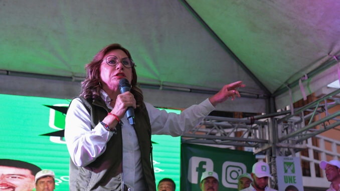 Fotografía de archivo que muestra la exprimera dama (2008-2012), Sandra Julieta Torres Casanova, durante un mitin en el municipio de Santa Catarina Pinula (Guatemala). EFE/David Toro /ARCHIVO
