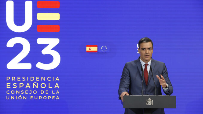 El presidente del Gobierno, Pedro Sánchez, presenta las prioridades de la Presidencia española del Consejo de la UE en una imagen de archivo. EFE/ Juan Carlos Hidalgo
