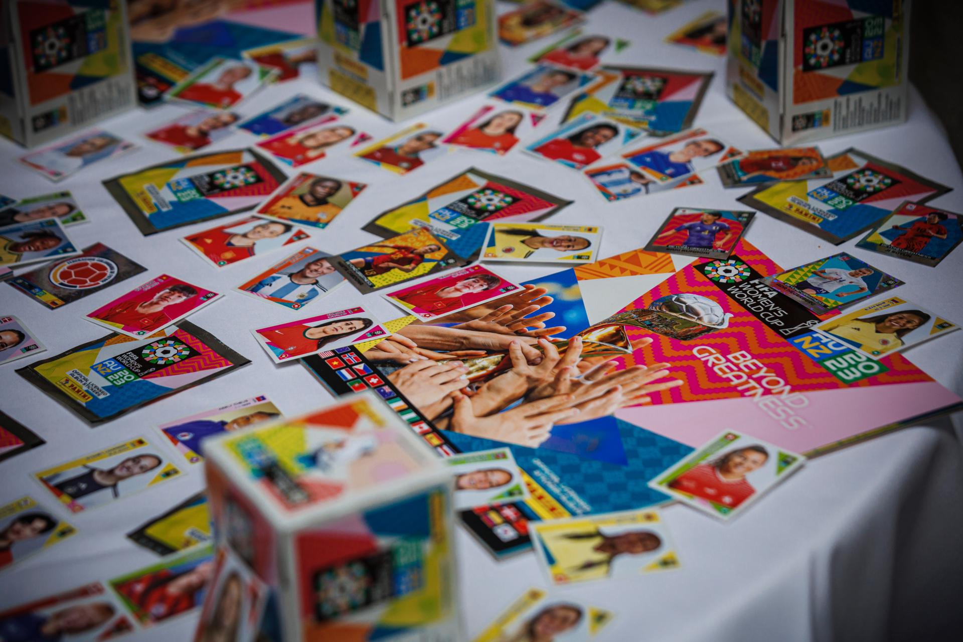 La selección española de fútbol femenina presentando su álbum de cromos para el Mundial de Australia y Nueva Zelanda 2023.EFE/RFEF
