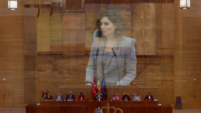 La candidata del PP a presidir la Comunidad de Madrid, Isabel Díaz Ayuso, interviene en el debate de su investidura, este miércoles en la Asamblea de Madrid. EFE/ J.J.Guillen
