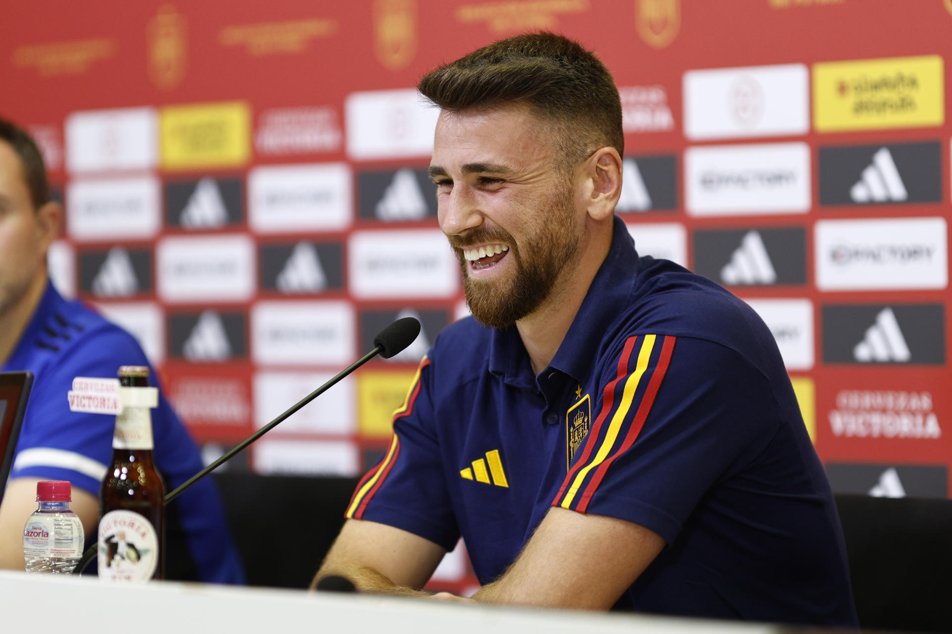 El portero de la selección española de fútbol, Unai Simón durante la rueda de prensa ofrecida en la Ciudad Deportiva de Las Rozas, en Madrid. EFE/ Rodrigo Jimenez
