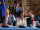 Los reyes Felipe (i) y Letizia (c), junto al presidente del Principado de Asturias, Adrián Barbón (d), este jueves, durante la reunión anual con los miembros de los Patronatos de la Fundación Princesa de Asturias, en la que se ha informado de la labor desarrollada en 2022 y de la positiva situación financiera y patrimonial de la organización. EFE/ Borja Sánchez-Trillo