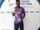 El brasileño Vinícius Junior posa con el XXXIII Trofeo EFE al mejor jugador Iberoamericano. EFE