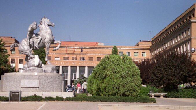 Vista general de archivo de la Facultad de Medicina en la Ciudad Universitaria de Madrid. EFE/ Pepa Díaz / jb
