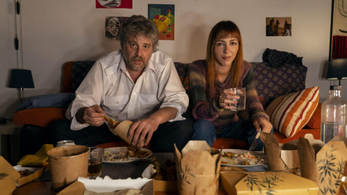 Fotograma de la serie de comedia "Poquita fe" con los actores Raúl Cimas, en el papel de José Ramón, y Esperanza Pedreño, como Berta, que llega a Movistar Plus+ este julio. EFE/ Movistar Plus+ SOLO USO EDITORIAL/SOLO DISPONIBLE PARA ILUSTRAR LA NOTICIA QUE ACOMPAÑA (CRÉDITO OBLIGATORIO)
