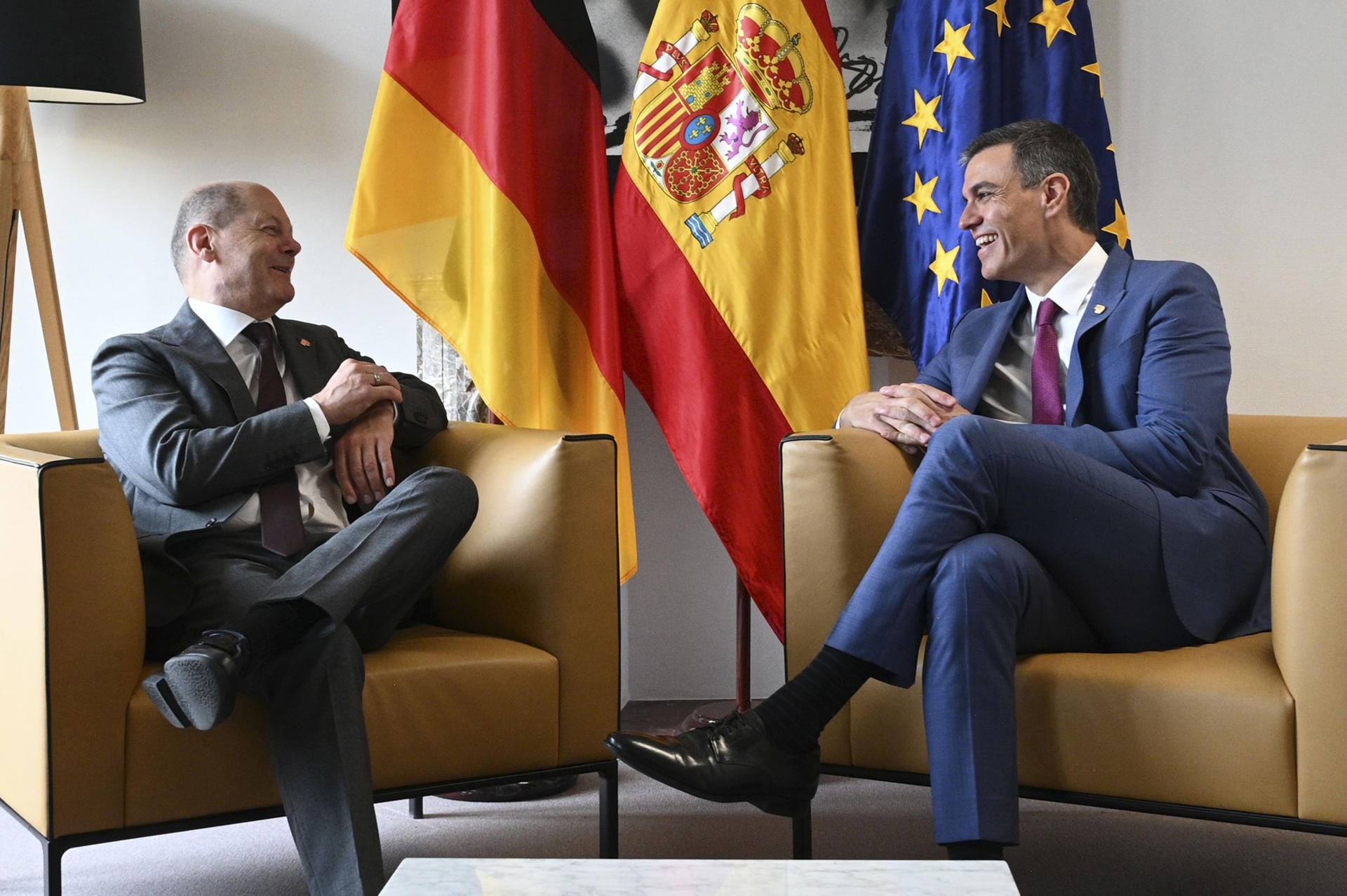 BRUSELAS, 29/06/2023.- El presidente del Gobierno español, Pedro Sánchez, y el canciller alemán Olaf Scholz, este jueves durante su reunión en el marco de la reunión del Consejo Europeo en Bruselas, antes de que España asuma a partir del próximo sábado la presidencia semestral del Consejo de la UE. EFE/Borja Puig/Pool Moncloa***SOLO USO EDITORIAL/SOLO DISPONIBLE PARA ILUSTRAR LA NOTICIA QUE ACOMPAÑA (CRÉDITO OBLIGATORIO)***
