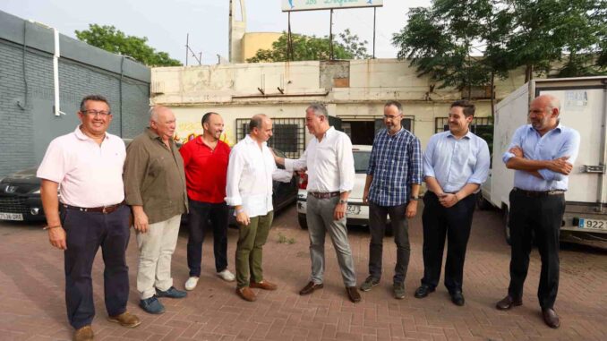 El Rocío de Sevilla Sur consolida su presencia en el Tiro de Línea con su nueva casa hermandad en el antiguo bar 'Los Delfines'