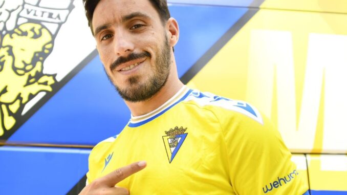 Renovación de Iza Carcelén en el Cádiz CF hasta 2025