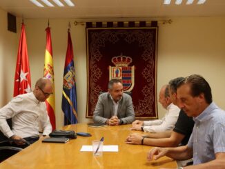 El Alcalde de Móstoles estrecha lazos con la Real Federación de Fútbol de Madrid