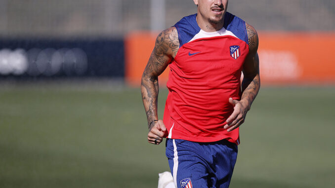 El defensa central del Atlético de Madrid, José Giménez, entrena junto a sus compañeros este viernes en la Ciudad Deportiva Atlético de Madrid. EFE/ Atlético de Madrid
