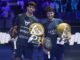 Los ganadores del Madrid Primer Padel, el español Arturo Coello (i) y el argentino Agustín Tapia (d), posan con los trofeos conseguidos tras la final disputada este domingo en la capital. EFE/Sergio Pérez