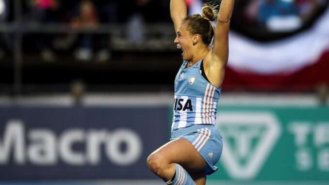 Fotografía de archivo de Julieta Jankunas de Argentina celebrando el triunfo de su equipo durante el partido de la FIH Pro League entre Argentina y Australia disputado, el 4 de mayo de 2019, en el Centro Nacional de Alto Rendimiento Deportivo de la ciudad de Buenos Aires (Argentina). EFE/ Ari González Archivo
