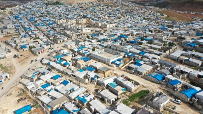 Vista aérea del campo de refugiados de Qah en mayo de 2022. EFE/EPA/YAHYA NEMAH
