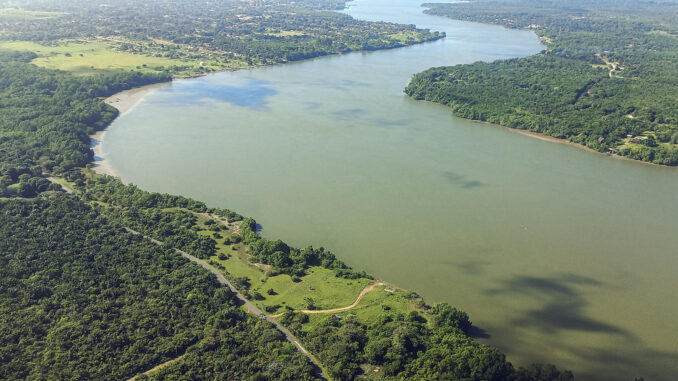 Fotografía de una vista aérea del río Guamá, el 27 de julio de 2023, en Belém (Brasil). EFE/María Angélica Trancoso
