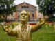 Las esculturas de Richard Wagner, del artista alemán Ottmar Hoerl, frente a la Ópera del Festival de Bayreuth (Alemania) el 25 de julio de 2023. EFE/EPA/RONALD WITTEK