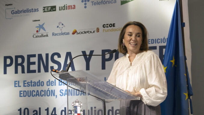 La secretaria general del PP, Cuca Gamarra, participa en una nueva edición del curso de verano Prensa y Poder, organizado por la Ciudad de la Educación -San Gabriel en La Aguilera (Burgos), con la ponencia titulada 'Una propuesta sanitaria liberal'. EFE/Paco Santamaría
